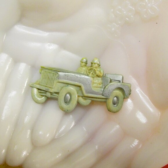 WWII MILITARY Home Front Jeep Soldiers Brooch ~ VINTAGE Military Jeep Book Piece - Picture 11 of 16